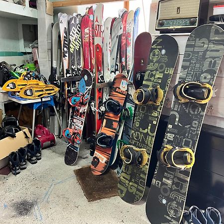 L'Astazou "Pret Gracieux Du Materiel De Ski" Au Studio Люс-Сен-Совёр Экстерьер фото